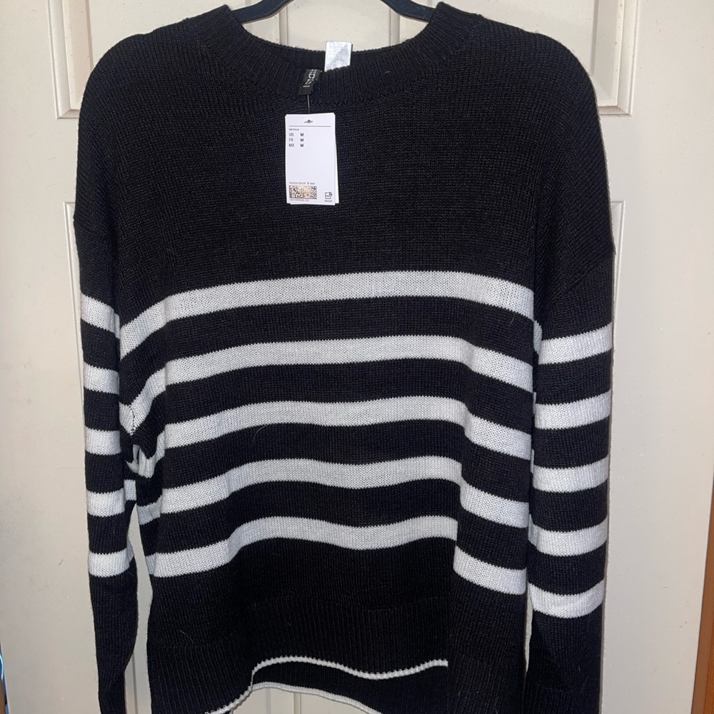 H&M Black and White Crew Neck Sweater